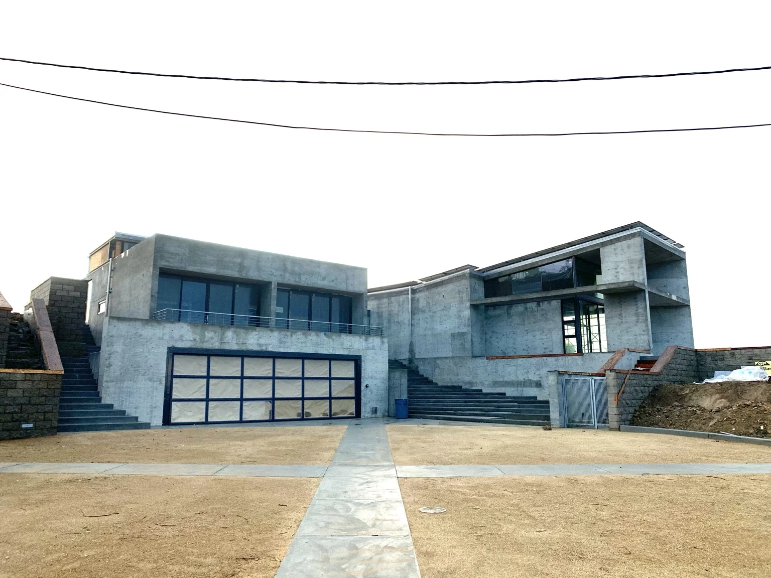 Poured-in-place concrete residence at Philip Ave, Malibu